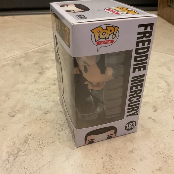 Funko Pop! Rocks Queen Freddie Mercury#183 Singer w/microphone NIB 2018 - Picture 4 of 4